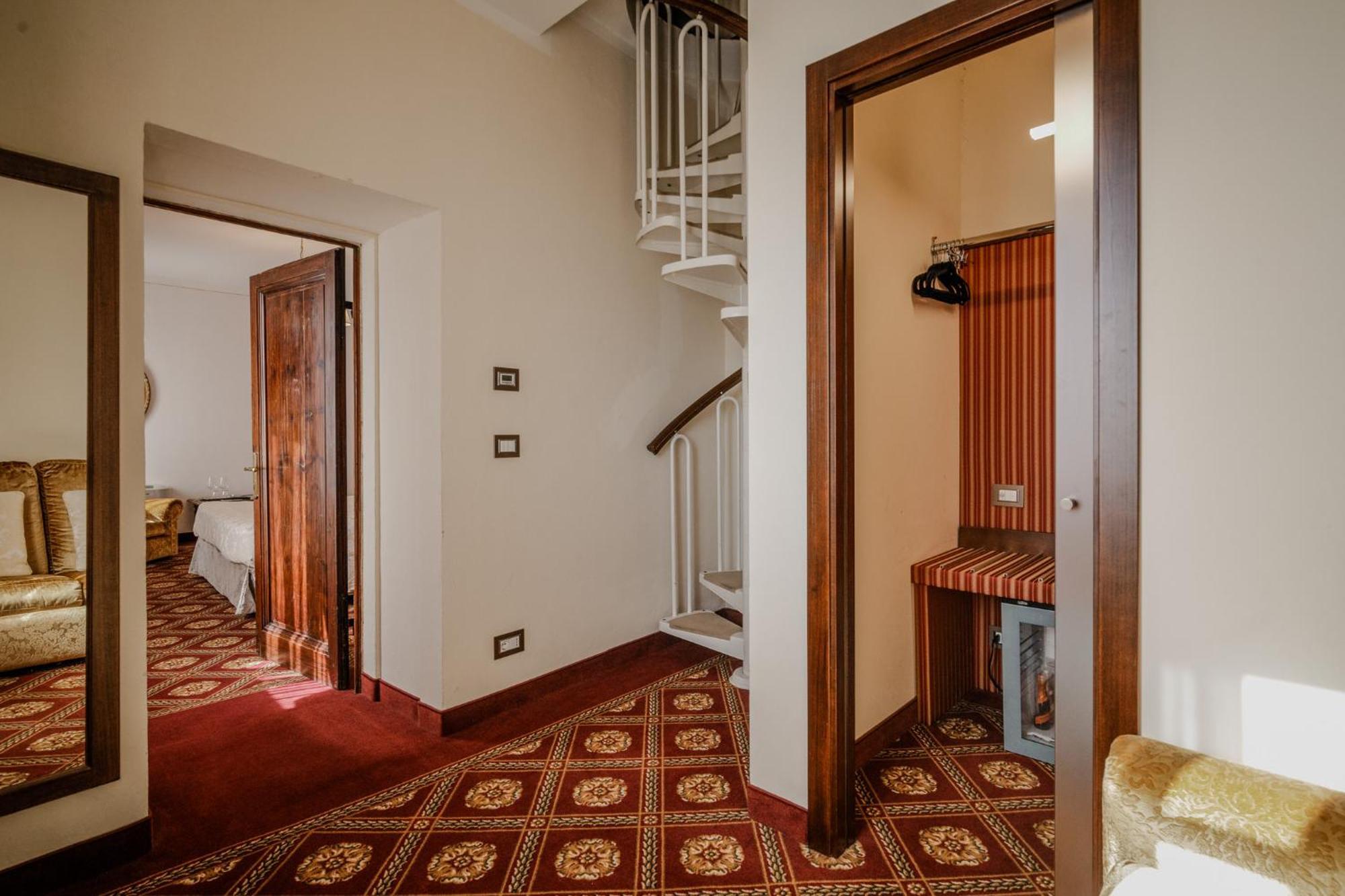 Villa Lecchi Hotel Wellness كولّي فال ديلسا المظهر الخارجي الصورة