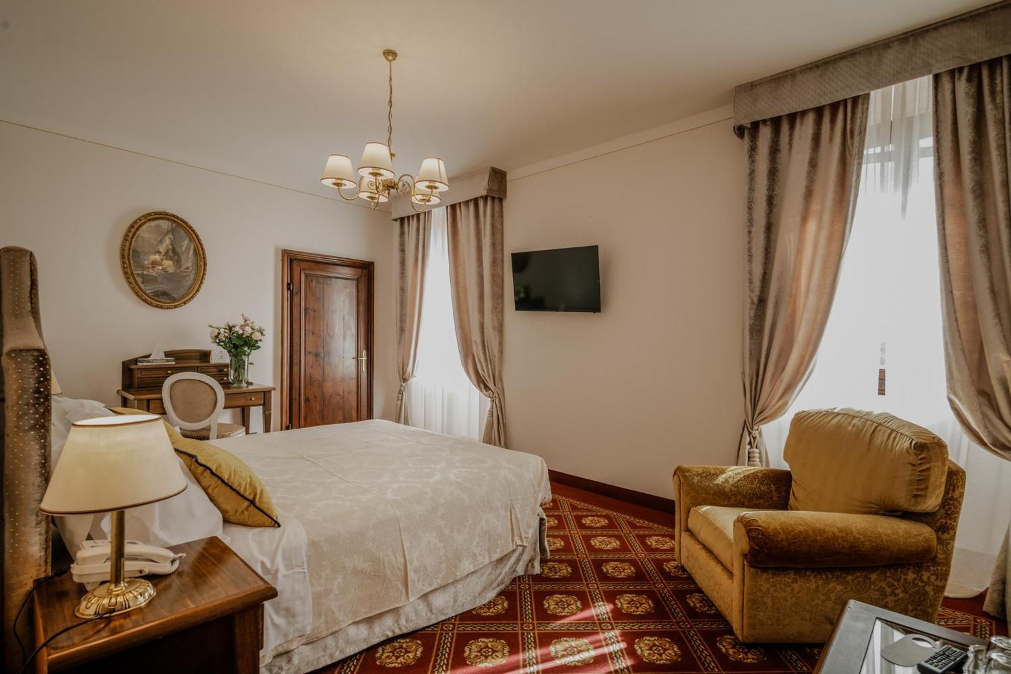 Villa Lecchi Hotel Wellness كولّي فال ديلسا المظهر الخارجي الصورة